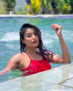 Garima Chaurasia Instagram - Pool party, anyone? 🍷

.
#gimaashi