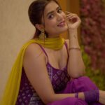 Garima Chaurasia Instagram - Accepting “Rishtas” now! 💁🏻‍♀️🤣📜 . . 📸: @nitin_.1610 #gimaashi #picoftheday #ethnic #gimaians