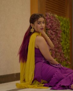 Garima Chaurasia Instagram - Accepting “Rishtas” now! 💁🏻‍♀️🤣📜
.
.
📸: @nitin_.1610 
#gimaashi #picoftheday #ethnic #gimaians