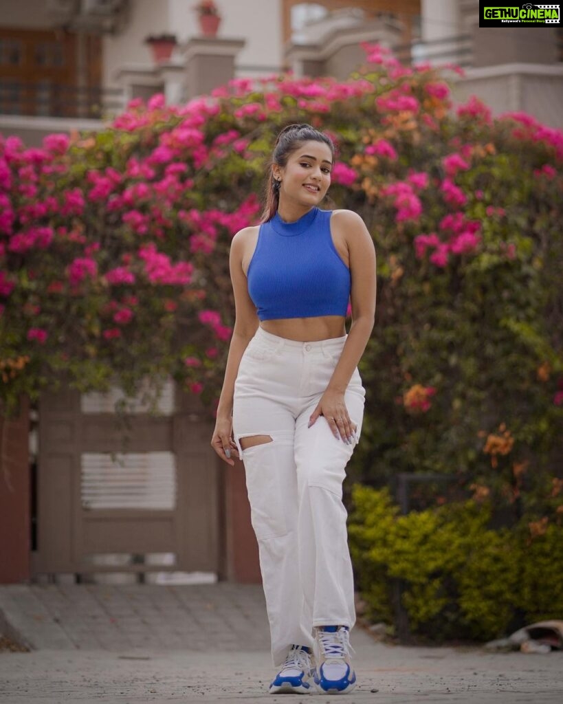 Garima Chaurasia Instagram - Loving my outfit 🧿 #gimaashi