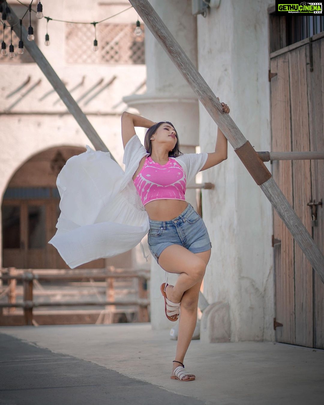 Garima Chaurasia Instagram - Self love is a fuel to growth..💗 . . #gimaashi #tbt #alseefdubai #photoshoot #selflove #loveyourself #gimaians Al Seef, Dubai Creek