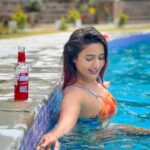 Garima Chaurasia Instagram – Good times and tan lines ☀️⛱️
.
Ps: don’t miss the video 🤪 swipe swipe👉🏻👉🏻
.
📸: @nitin_.1610
Edit: @welcomeishu3694
.
#familytime #familypicnic #pooltime #besttime #tanline #gimaashi #poolparty #poolday #funday #gimaians