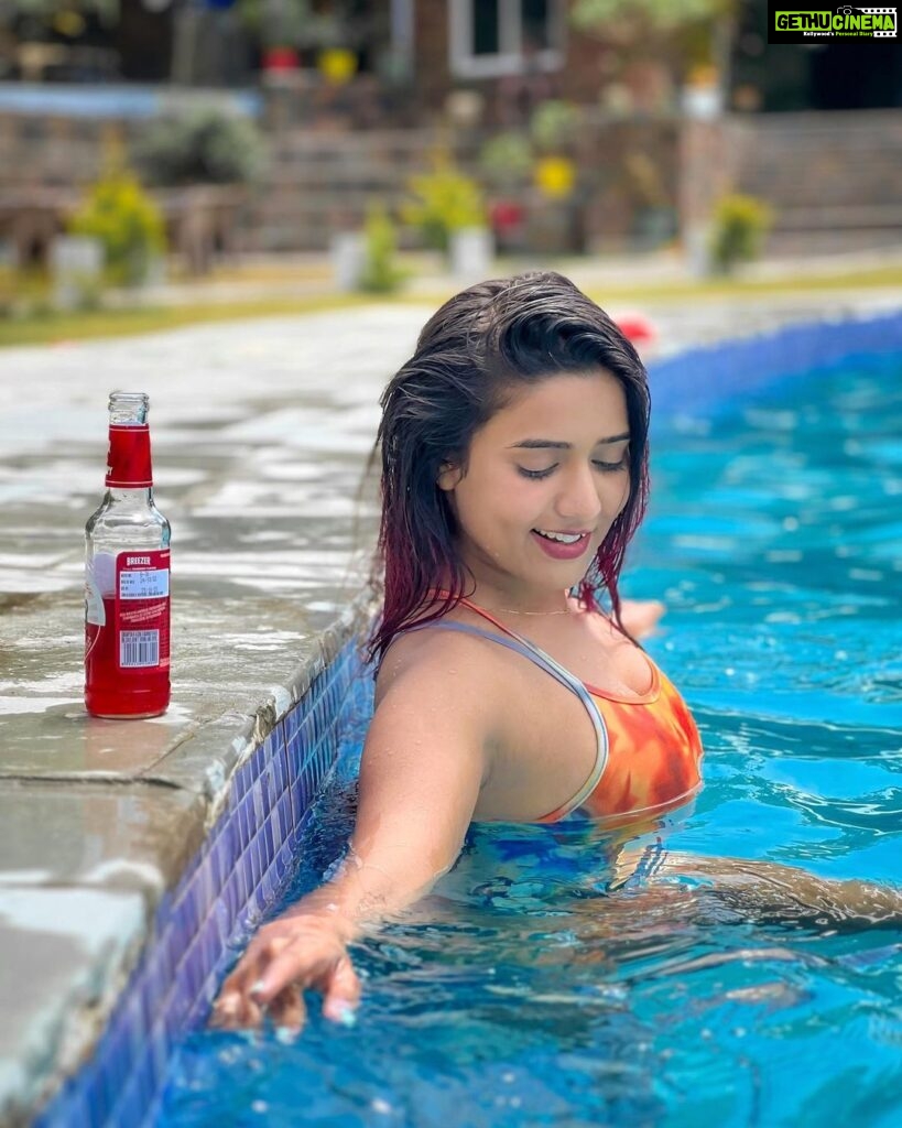 Garima Chaurasia Instagram - Good times and tan lines ☀️⛱️ . Ps: don’t miss the video 🤪 swipe swipe👉🏻👉🏻 . 📸: @nitin_.1610 Edit: @welcomeishu3694 . #familytime #familypicnic #pooltime #besttime #tanline #gimaashi #poolparty #poolday #funday #gimaians