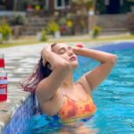 Garima Chaurasia Instagram – Good times and tan lines ☀️⛱️
.
Ps: don’t miss the video 🤪 swipe swipe👉🏻👉🏻
.
📸: @nitin_.1610 
Edit: @welcomeishu3694 
.
#familytime #familypicnic #pooltime #besttime #tanline #gimaashi #poolparty #poolday #funday #gimaians