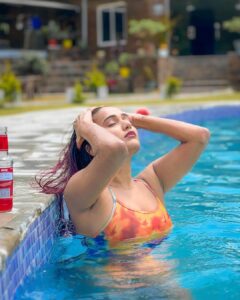 Garima Chaurasia Instagram - Good times and tan lines ☀️⛱️
.
Ps: don’t miss the video 🤪 swipe swipe👉🏻👉🏻
.
📸: @nitin_.1610 
Edit: @welcomeishu3694 
.
#familytime #familypicnic #pooltime #besttime #tanline #gimaashi #poolparty #poolday #funday #gimaians