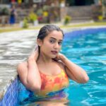 Garima Chaurasia Instagram – Good times and tan lines ☀️⛱️
.
Ps: don’t miss the video 🤪 swipe swipe👉🏻👉🏻
.
📸: @nitin_.1610
Edit: @welcomeishu3694
.
#familytime #familypicnic #pooltime #besttime #tanline #gimaashi #poolparty #poolday #funday #gimaians