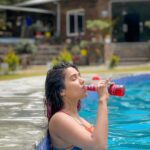 Garima Chaurasia Instagram – Good times and tan lines ☀️⛱️
.
Ps: don’t miss the video 🤪 swipe swipe👉🏻👉🏻
.
📸: @nitin_.1610
Edit: @welcomeishu3694
.
#familytime #familypicnic #pooltime #besttime #tanline #gimaashi #poolparty #poolday #funday #gimaians