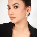 Gauahar Khan Instagram - #BeautyPost Makeup : by yours truly 😬🤰 Hair : @vinitasawant_hairstylist Camera 📸 : @shivamguptaphotography Jewellery : @anmoljewellers #wingedliner #softsmokyeyes #nudelip #fashion Mumbai, Maharashtra