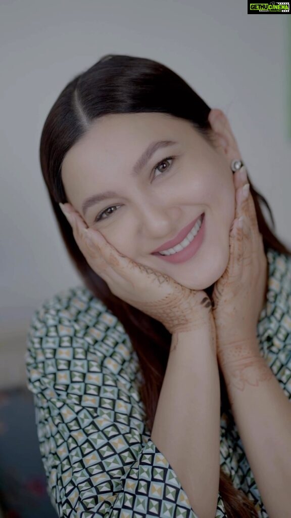 Gauahar Khan Instagram - @prettyandco.ae Experience the power of Botox without the needles with Botox in a bottle serum it will give you the boost your skin needs . #beauty #tips #skincare #reels