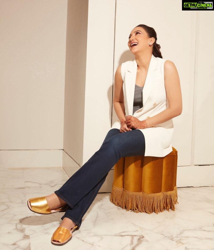 Gauahar Khan Instagram - This footwear brand has glamour with comfort! Do check it out @avarcapons.uae . Reasonable luxury footwear. To shop , click on link in bio ! I absolutely love it !