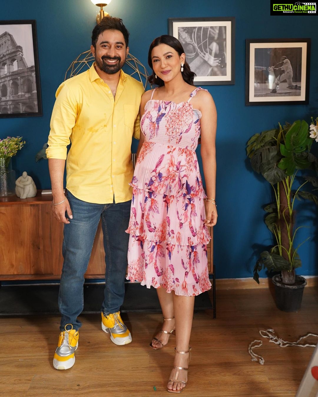 Gauahar Khan Instagram - R u excited for #InRealLove , coz we surely are going crazy ! 😬❤️ releasing on @netflix_in on 6th of April ! Watch the trailer now ! @ishhaara @veranobytanya @ascend.rohank @devs213 @krutikaa_sharma #hosts #realityshow #dating #love #ott Mumbai, Maharashtra