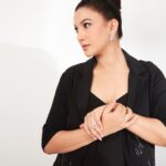 Gauahar Khan Instagram - #BeautyPost Makeup : by yours truly 😬🤰 Hair : @vinitasawant_hairstylist Camera 📸 : @shivamguptaphotography Jewellery : @anmoljewellers #wingedliner #softsmokyeyes #nudelip #fashion Mumbai, Maharashtra