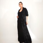Gauahar Khan Instagram - 🖤 keep it classy . Wore : @theohailakhanofficial @anmoljewellers Styled by : @devs213 assisted by @krutikaa_sharma 📸 : @shivamguptaphotography #momtobe #india #iconicgoldawards2023 Mumbai, Maharashtra