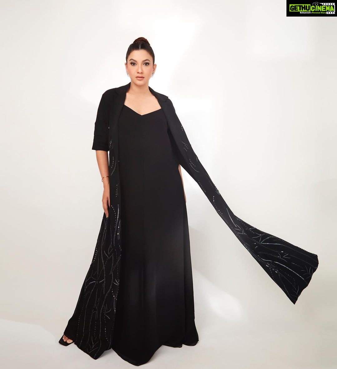 Gauahar Khan Instagram - ๐ค keep it classy . Wore : @theohailakhanofficial @anmoljewellers Styled by : @devs213 assisted by @krutikaa_sharma ๐ธ : @shivamguptaphotography #momtobe #india #iconicgoldawards2023 Mumbai, Maharashtra