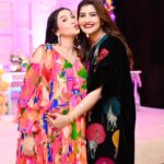 Gauahar Khan Instagram - The most beautiful people who stood by me throughout my pregnancy ! Made it special and full of love ! Alhamdulillah ! ❤️ my @nigaarzkhan checked on me n made me feel special from across the globe . 😘 may Allah bless all of you ! @akriti_raj_chitkara_mua n yukti came all the way to give me love few months ago too ❤️ #moments Decor : @laavaan_decor n organised : @dinky_nirh Cake : @dcakecreations @zakiazkhan @neelu.i @preeti_simoes @neeti_simoes @barindersimoes @aakashmanda55 @payal1110 @aashish_mangal @kashmira_j @boogiejkohli @raziakhan1503 @farzana765 @awez_darbar @nagmamirajkar @zaid_darbar @anamdarbar97 @shaikhshabana064 @wahidashaikh1 @afshaashaikhh @itstahershabbir @akshitagandhiart @salmanyusuffkhan @instaraghu @rajivlakshman @nataliediluccio @queensbydrumaira @nagmamirajkar @anshara_shaikh @lift_with_saqii @zeinshaikh @nabeelsdalvi @shehminakhan @mahhivij @maliniagarwal @parulkakad @iamkenferns @sudipan_d @nihaarpandya @shavetachopraofficial @nidhig14 @farhatguptaa @riminique @moonzarin_darbar_shaikh @shezaan_shaikh @rodegautam @pankhuri313 Mumbai, Maharashtra