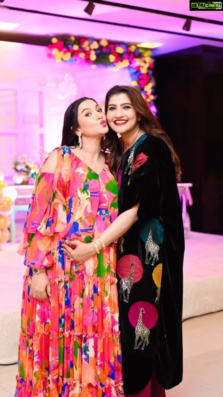 Gauahar Khan Instagram - The most beautiful people who stood by me throughout my pregnancy ! Made it special and full of love ! Alhamdulillah ! ❤️ my @nigaarzkhan checked on me n made me feel special from across the globe . 😘 may Allah bless all of you ! @akriti_raj_chitkara_mua n yukti came all the way to give me love few months ago too ❤️ #moments Decor : @laavaan_decor n organised : @dinky_nirh Cake : @dcakecreations @zakiazkhan @neelu.i @preeti_simoes @neeti_simoes @barindersimoes @aakashmanda55 @payal1110 @aashish_mangal @kashmira_j @boogiejkohli @raziakhan1503 @farzana765 @awez_darbar @nagmamirajkar @zaid_darbar @anamdarbar97 @shaikhshabana064 @wahidashaikh1 @afshaashaikhh @itstahershabbir @akshitagandhiart @salmanyusuffkhan @instaraghu @rajivlakshman @nataliediluccio @queensbydrumaira @nagmamirajkar @anshara_shaikh @lift_with_saqii @zeinshaikh @nabeelsdalvi @shehminakhan @mahhivij @maliniagarwal @parulkakad @iamkenferns @sudipan_d @nihaarpandya @shavetachopraofficial @nidhig14 @farhatguptaa @riminique @moonzarin_darbar_shaikh @shezaan_shaikh @rodegautam @pankhuri313 Mumbai, Maharashtra
