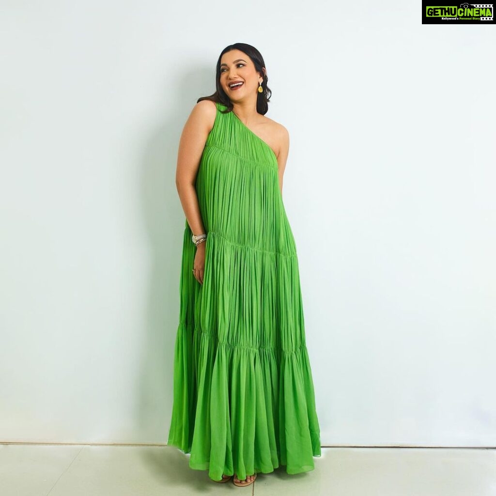 Gauahar Khan Instagram - 💚 Outfit: @swateesinghlabel Earrings: @ishhaara Styling : @devs213 Assisted by @krutikaa_sharma 📸 : @abhishek_rohilla_photography #mommytobe #workingit #green #alhamdulillah Ma sha Allah Delhi, India