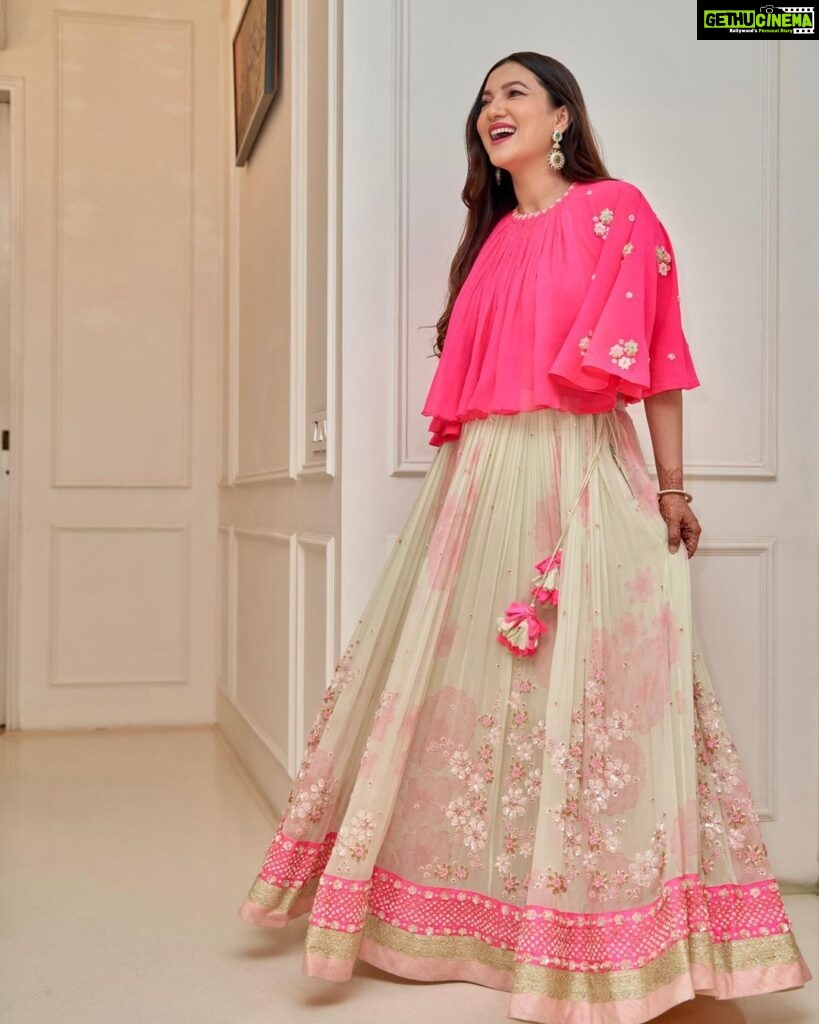 Gauahar Khan Instagram - Every one called me Pinkieeee 💞 Outfit: @madsamtinzin Jewellery: @h.ajoomal Styling : @devs213 Assisted by @krutikaa_sharma 📸 : @dieppj #weddings #mumbai #desi Mumbai, Maharashtra
