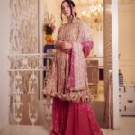 Gauahar Khan Instagram – What a desi 2022 I’ve had ! 😬🎉

Outfit: @etashabyashajain 
Jewellery: @diamantinafinejewels 
Styling : @devs213 
Assisted by @krutikaa_sharma 
Click : @visualaffairs_va Mumbai, Maharashtra