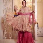 Gauahar Khan Instagram – What a desi 2022 I’ve had ! 😬🎉

Outfit: @etashabyashajain 
Jewellery: @diamantinafinejewels 
Styling : @devs213 
Assisted by @krutikaa_sharma 
Click : @visualaffairs_va Mumbai, Maharashtra