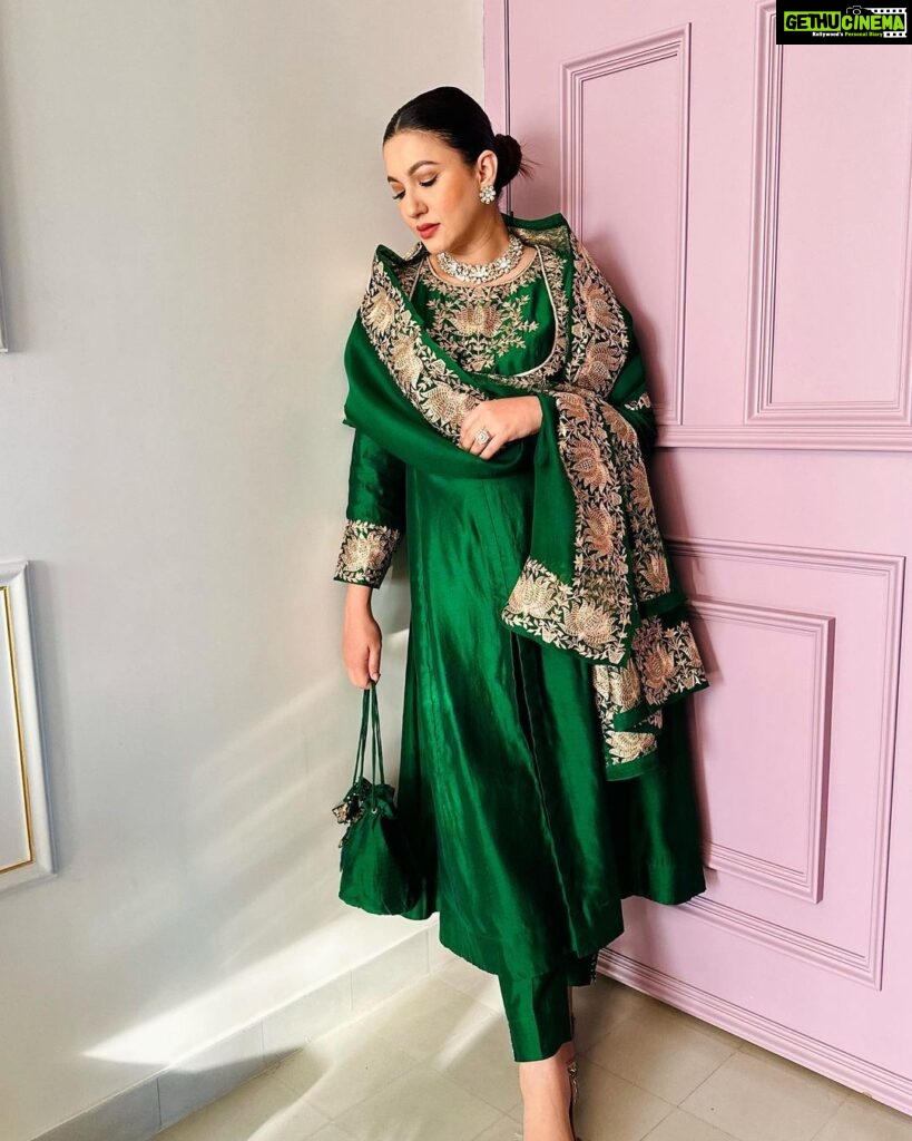 Gauahar Khan Instagram - Ramadan Feels ! #alhamdulillah Outfit : @pinkcitybysarika Jewellery : @anmoljewellers Styling : @devs213 assisted by @krutikaa_sharma #momtobe #green #modestfashion #spreadlove Mumbai, Maharashtra