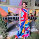 Gauahar Khan Instagram – Color Splash !!!! 💙❤️💛 on #inreallove @netflix_in 

Outfit: @thedashanddot Jewellery: @rubans.in @oakpinionpr styling : @devs213 assisted by @krutikaa_sharma Delhi, India