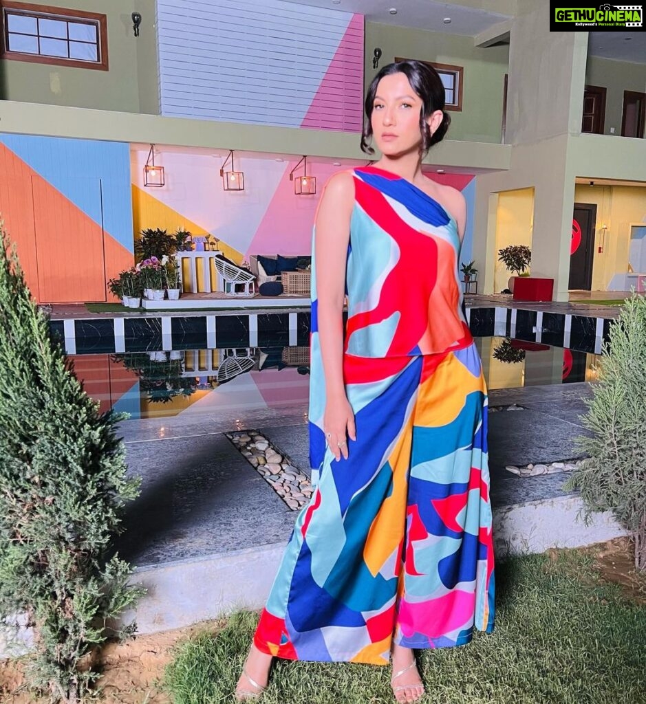 Gauahar Khan Instagram - Color Splash !!!! 💙❤️💛 on #inreallove @netflix_in Outfit: @thedashanddot Jewellery: @rubans.in @oakpinionpr styling : @devs213 assisted by @krutikaa_sharma Delhi, India