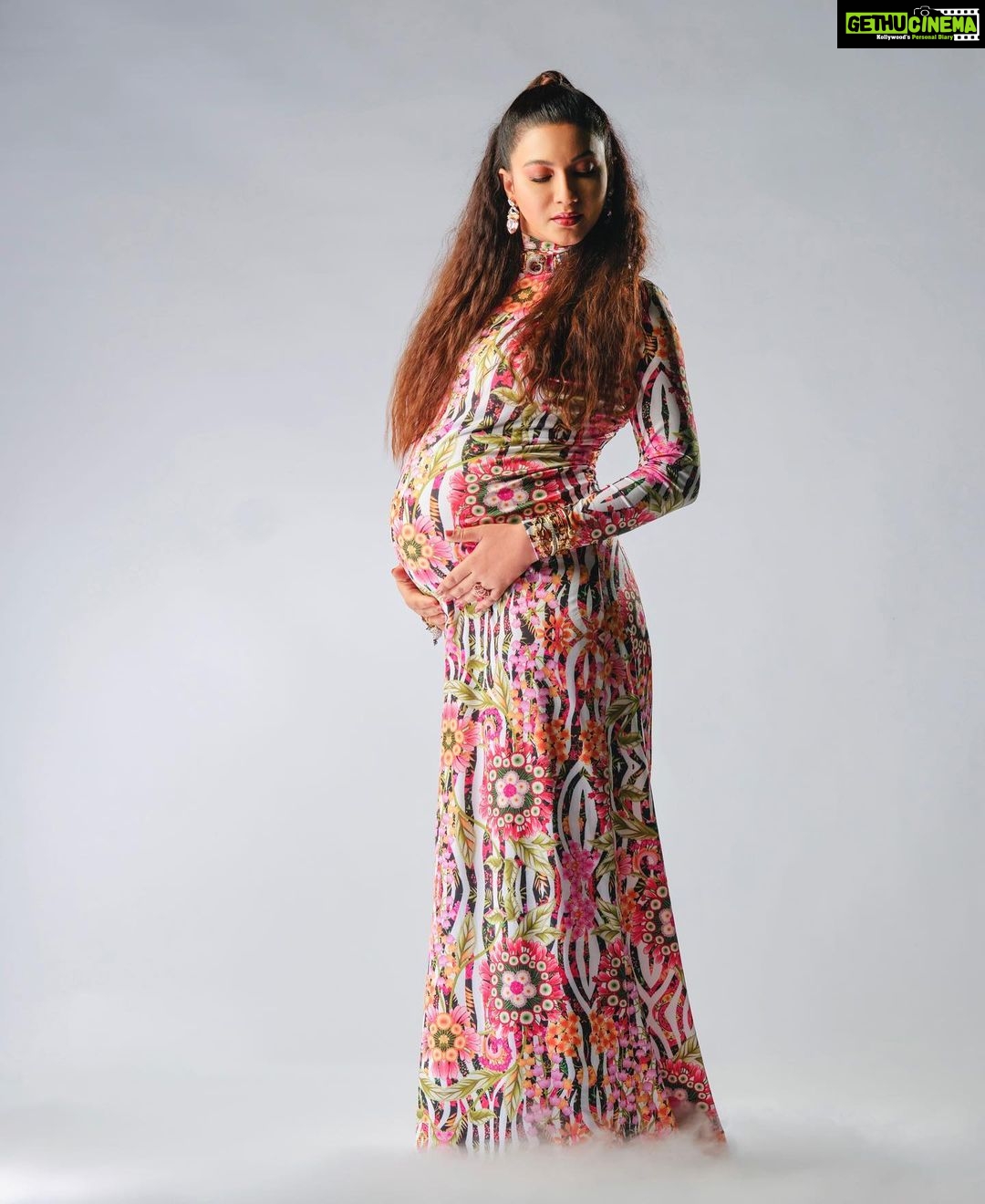 Gauahar Khan Instagram - 🤰❤️ IKONIC PRESENTS KEN FERNS X DABBOO RATNANI FEATURING : GAUAHAR KHAN Conceptualized & Directed by : @iamkenferns Muse : @gauaharkhan Make-up & Hair Style : @ikonic_professional @proarteworld Photography : @dabbooratnani Assisted by : @manishadratnani Creative Advisor : @shakirshaxx Post Production : @dabbooratnanistudio Lights : @godonindiaofficial Camera : @fujifilmxindia Videography : @umedjadeja @rahul_v.shwa Jewellery : Choker & earings: @curiocottagejewelry Peacock ring & Bracelets: @the_jewel_gallery Line Production : @the_fmco @dezadd Ken Ferns Team : @chavan_smita_ @jonty_monty_777 @samieposture @the_anil_pal @shailesh_thakor_2 Dress Team : mr.irfan.1990 @saddamansari5994 @mr.sahil.2000 Mumbai, Maharashtra