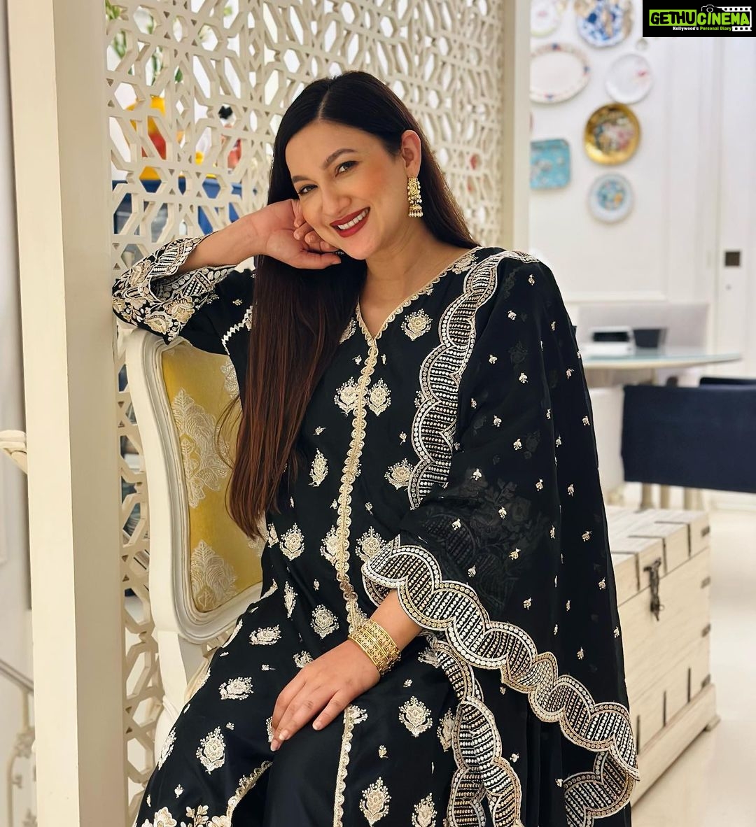 Gauahar Khan Instagram - Raho Up Close !!!!! 🖤 Mumbai, Maharashtra