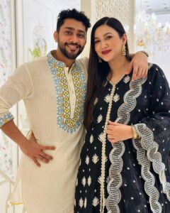 Gauahar Khan Instagram - Eid Mubarak ! ♥️ humari family ki taraf se aap sabon ki families ko . …. 

#alhamdulillah #baarakallahufiik