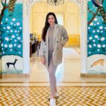 Gauahar Khan Instagram - While I miss my travels ……. #throwback to #rajasthan 💛 #musafir #6monthspregnant Ma sha Allah !!! Jaipur, Rajasthan