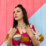 Gauahar Khan Instagram – #inreallove on @netflix_in 💕 

Outfit: @twinklehanpal
Jewellery: @rubans.in @oakpinionpr 
Styling : @devs213 
Assisted by @krutikaa_sharma 

#host #realityshow #alhamdulillah #bts Delhi, India