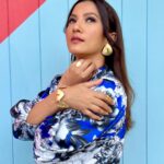 Gauahar Khan Instagram - Have u watched #inreallove yet on @netflix_in yet ???? 💙 Dress : @mandirawirkhq @mandirawirk Stylist : @devs213 Assisted by @krutikaa_sharma Hair : @vinitasawant_hairstylist Jewellery : @antarez.jewels Delhi, India