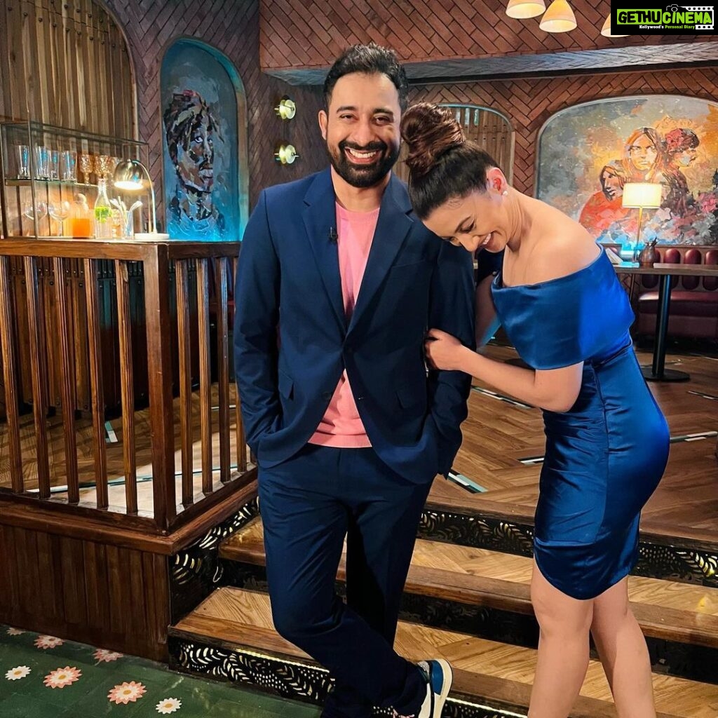Gauahar Khan Instagram - The pictures say it all ! Sharing love , friendship and understanding on #inreallove on @netflix_in ! Thank you @rannvijaysingha for being the coolest ! 💕 #hosts #netflixandchill #newshow #instagood #happytimes #bts Special@mention to my styling team ! @devs213 @krutikaa_sharma , and my team @vinitasawant_hairstylist prasadbhatkar80 @arifaudi786 Delhi, India