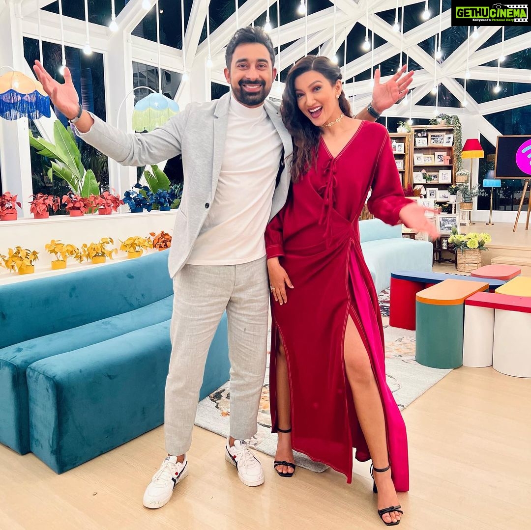 Gauahar Khan Instagram - The pictures say it all ! Sharing love , friendship and understanding on #inreallove on @netflix_in ! Thank you @rannvijaysingha for being the coolest ! π #hosts #netflixandchill #newshow #instagood #happytimes #bts Special@mention to my styling team ! @devs213 @krutikaa_sharma , and my team @vinitasawant_hairstylist prasadbhatkar80 @arifaudi786 Delhi, India