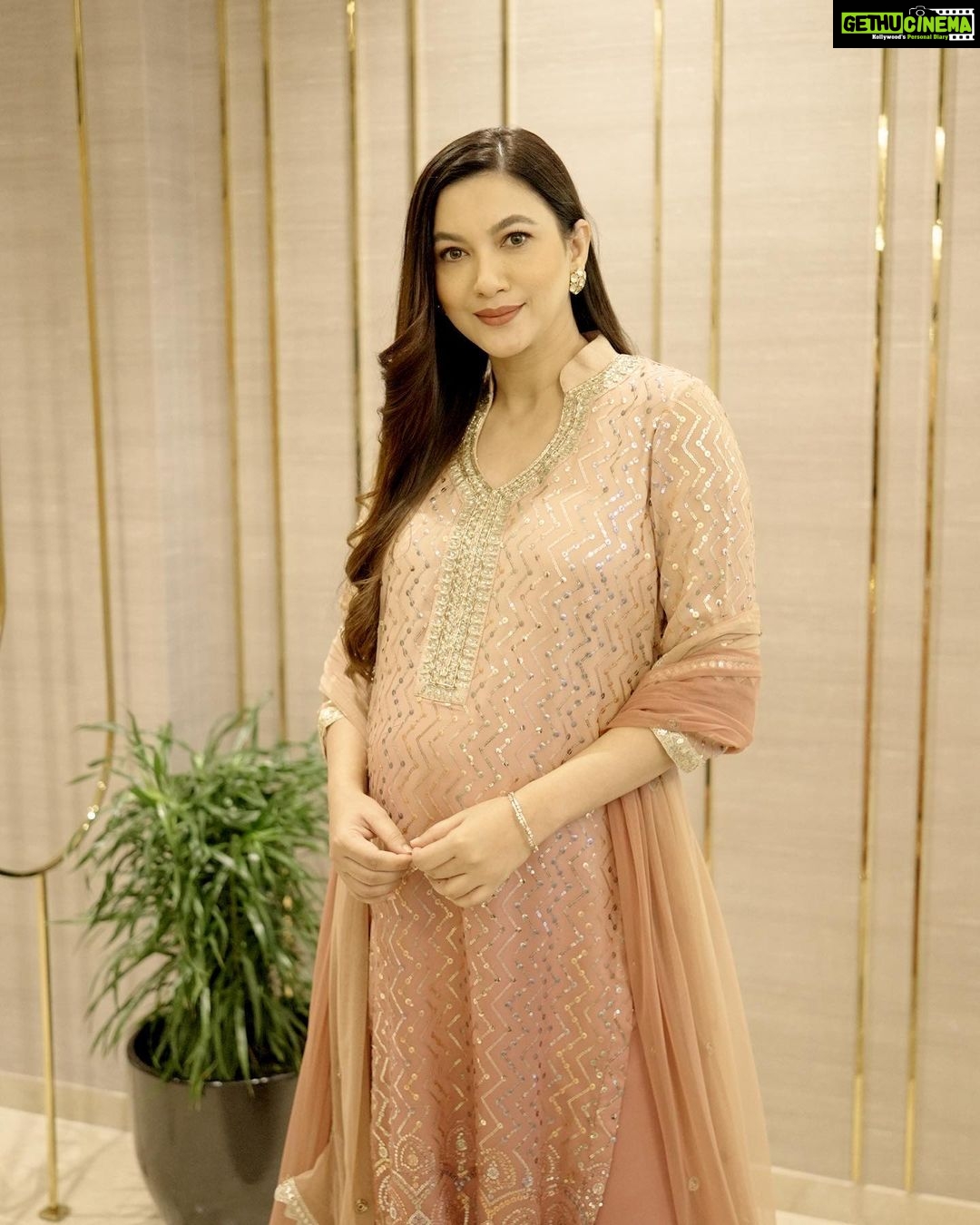 Gauahar Khan Instagram - Throwback to my fully pregnant self at my last shoot b4 I delivered. #specialdays❤️ miss being pregnant. Outfit : @bhumikagrover Styling : @devs213 assisted by @krutikaa_sharma Mumbai, Maharashtra