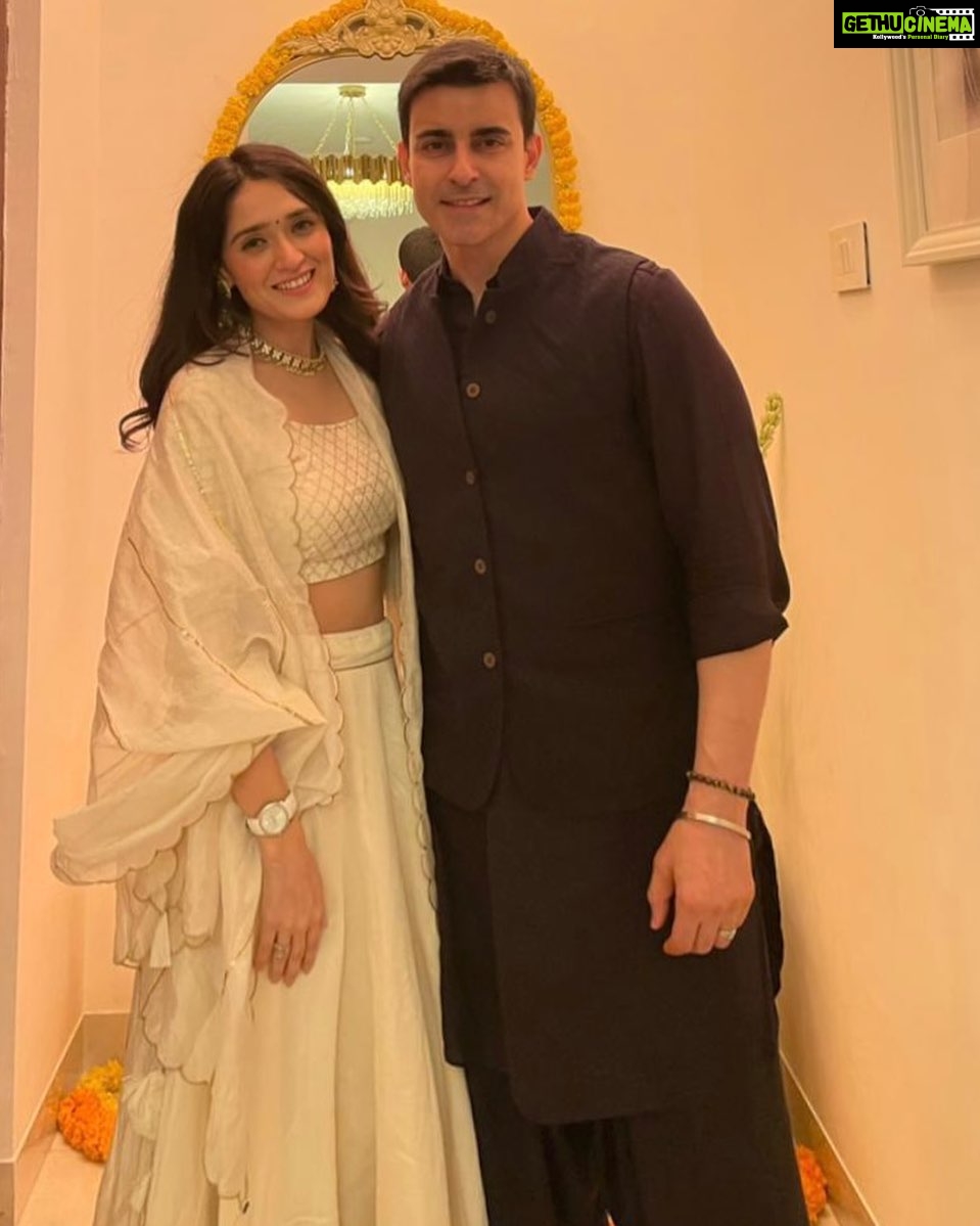 Gautam Rode Instagram - Freedom of thought, strength in our convictions and pride in our heritage. Let’s salute our brave martyrs on Republic Day. Happy Republic Day India! 🧡🤍💚