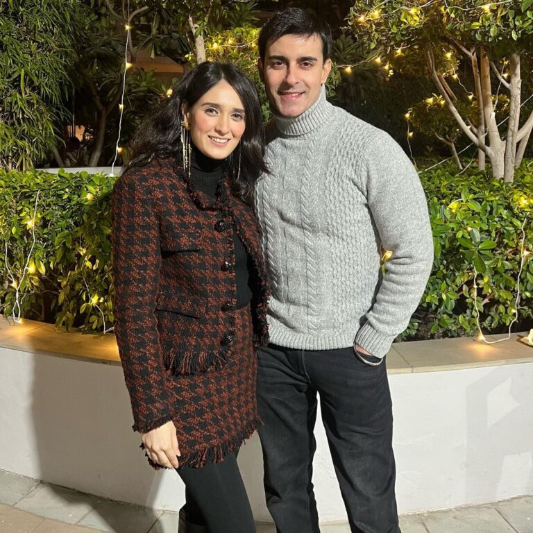 Gautam Rode Instagram - HAPPY NEW YEAR ! ♥️ Bringing in 2023 with family! Wishing everyone love, luck, light and prosperity in the new year! 🌱 Delhi, India