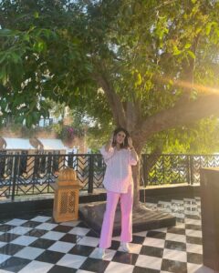 Gautam Rode Instagram - Sometimes the best moments are unplanned, just like this impromptu photoshoot ☀️📷 

#BabymoonBliss #ScenicViews #SunshineAndSmiles #CreatingMemories