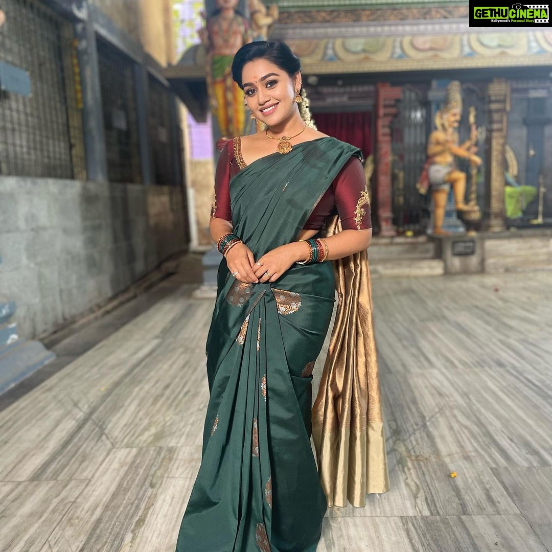Gayathri Yuvraaj Instagram - 💚😍 Saree @paavanaonlinemart Blouse @lakshana_priya_mua