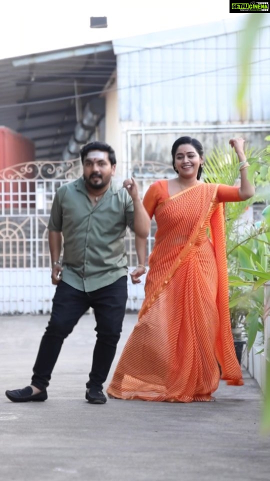 Gayathri Yuvraaj Instagram - Ammaaadeeeyy.👌❤️ மீனாட்சி பொண்ணுங்க | திங்கள் - சனி | இரவு 9.45 மணிக்கு. #MeenakshiPonnunga #Archana #Gayathri #Soundarya #pranikadhakshu #Aryan #Meenakshi #Yamuna #Sakthi #Durga #Vetri #ZeeTamil #LiveReel