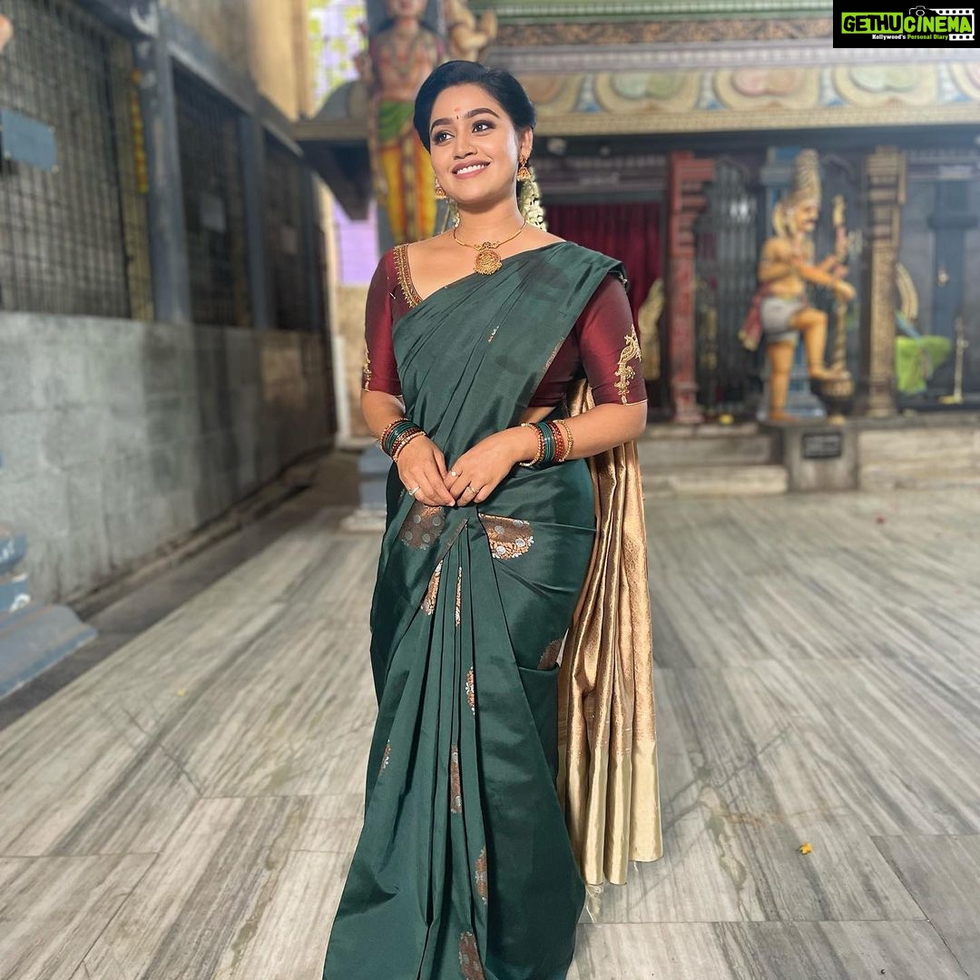 Gayathri Yuvraaj Instagram - 💚😍 Saree @paavanaonlinemart Blouse @lakshana_priya_mua