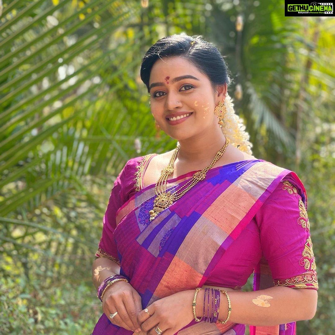 Gayathri Yuvraaj Instagram - 💜💜💜