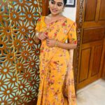 Gayathri Yuvraaj Instagram - With the new day comes new strength and new thoughts.”😍 #happymorning😊 Beautiful Floral Saree & blouse @acchoosfazhionpassion