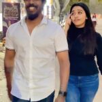 Gayathri Yuvraaj Instagram - Azhagum arivum kalandhu Yennai pol azhagi ulagil yarum illa Un pinnal naan suthuradhal En arumai unaku puriyavillai Irundhalum unnai mattum kadhal seivenaeee🫰🏻💕💕