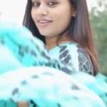 Gayathri Yuvraaj Instagram - உயிரை தொலைத்தேன் அது உன்னில் தானோ இது நான் காணும் கனவோ, நிஜமோ!! 🦋💞 Saree & blouse @dharaniofficialpage