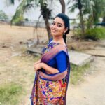 Gayathri Yuvraaj Instagram - Smile in the mirror. Do that every morning and you’ll start to see a big difference in your life 😊 #happymoring Beautiful sarre @aishu_boutique_official