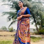 Gayathri Yuvraaj Instagram - Smile in the mirror. Do that every morning and you’ll start to see a big difference in your life 😊 #happymoring Beautiful sarre @aishu_boutique_official
