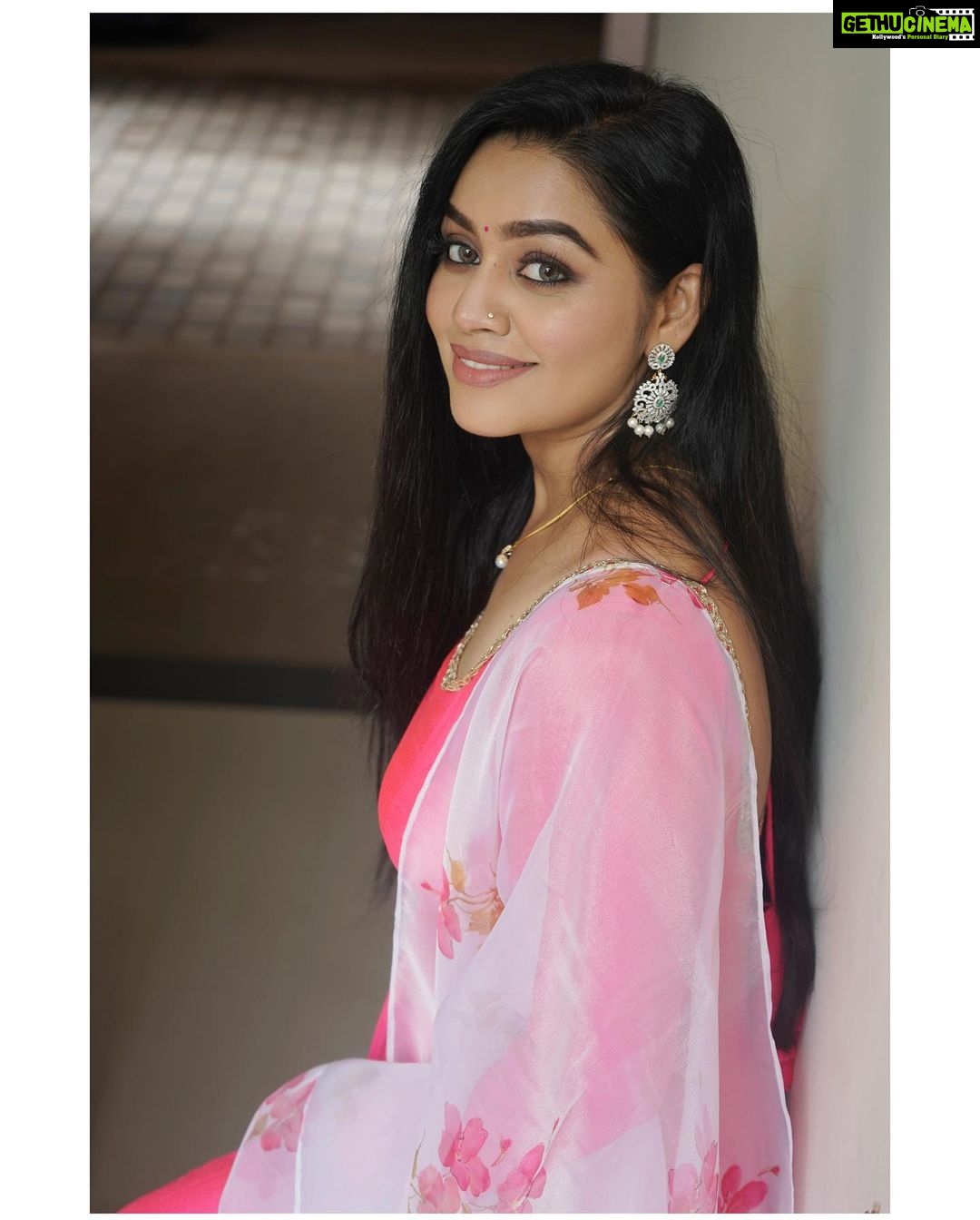 Gayathri Yuvraaj Instagram - Good morning all 🤗🤗