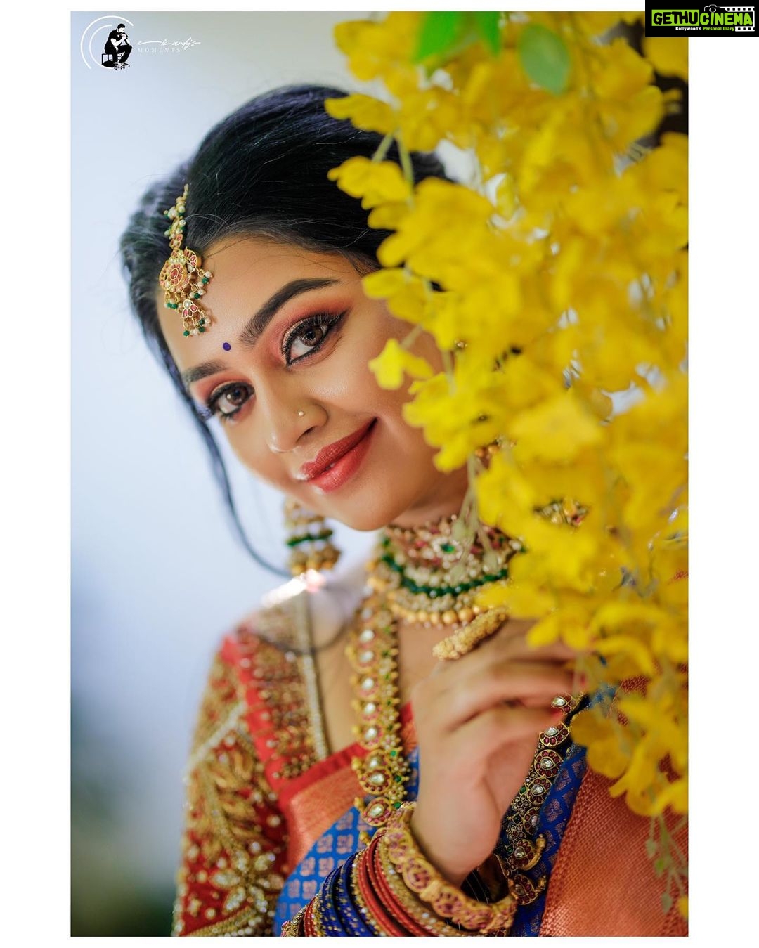 Gayathri Yuvraaj Instagram - ๐๐ MUA- @hastachehra7 Hairstyle - @beautylook_by_naina Photography - @kandys_moments Saree- @ravikkai_selai Blouse- @mokshe_rental_destination Jewellery - @prathyusha_bridal_jewellery Location - @thesecretgardenshootingspot